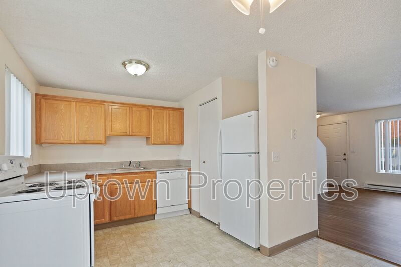 Charming 2BR/1BTH Townhouse unit in Cedar Mill + $500 Deposit** property image