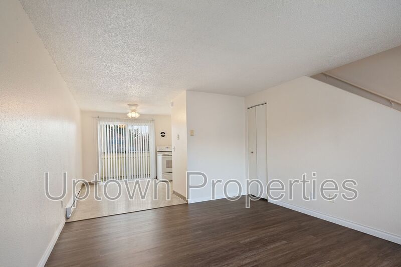 Charming 2BR/1BTH Townhouse unit in Cedar Mill + $500 Deposit** property image