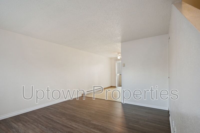 Charming 2BR/1BTH Townhouse unit in Cedar Mill + $500 Deposit** property image