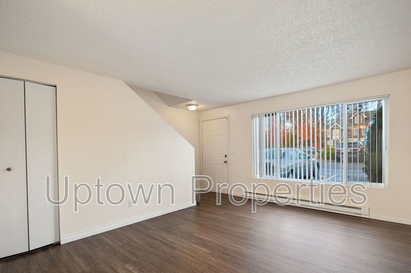 Charming 2BR/1BTH Townhouse unit in Cedar Mill + $500 Deposit** property image