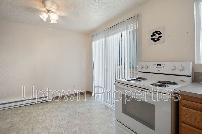 Charming 2BR/1BTH Townhouse unit in Cedar Mill + $500 Deposit** property image