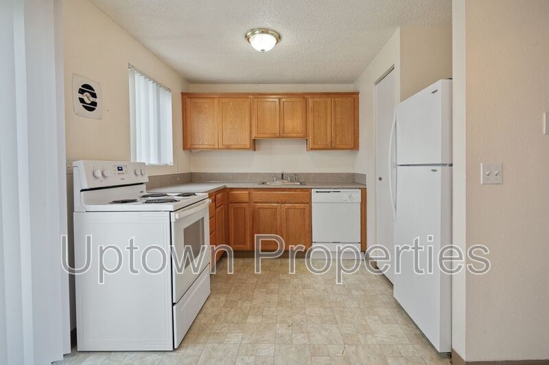 Charming 2BR/1BTH Townhouse unit in Cedar Mill + $500 Deposit** property image