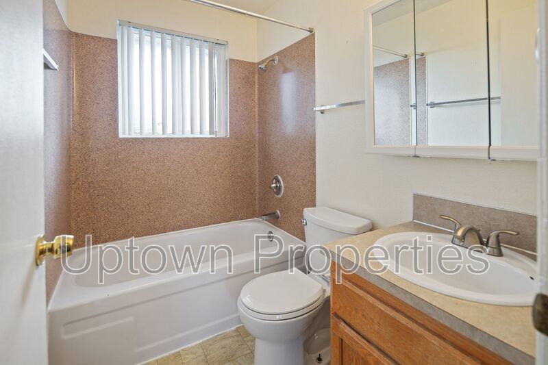 Charming 2BR/1BTH Townhouse unit in Cedar Mill + $500 Deposit** property image