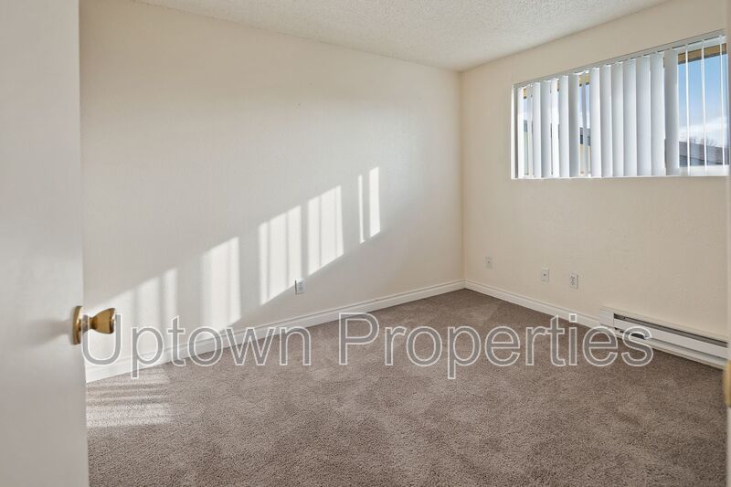 Charming 2BR/1BTH Townhouse unit in Cedar Mill + $500 Deposit** property image