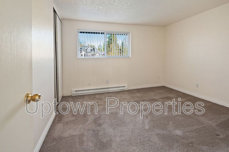 Charming 2BR/1BTH Townhouse unit in Cedar Mill + $500 Deposit** property image