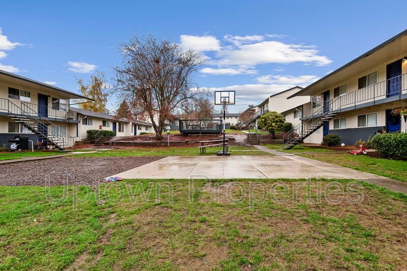 Charming 2BR/1BTH Townhouse unit in Cedar Mill + $500 Deposit** property image