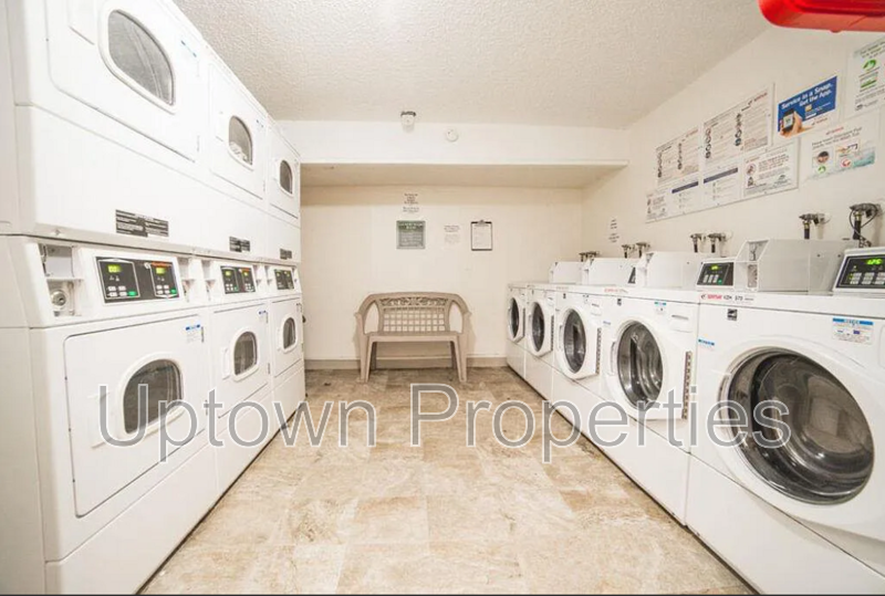 Charming 2BR/1BTH Townhouse unit in Cedar Mill + $500 Deposit** property image