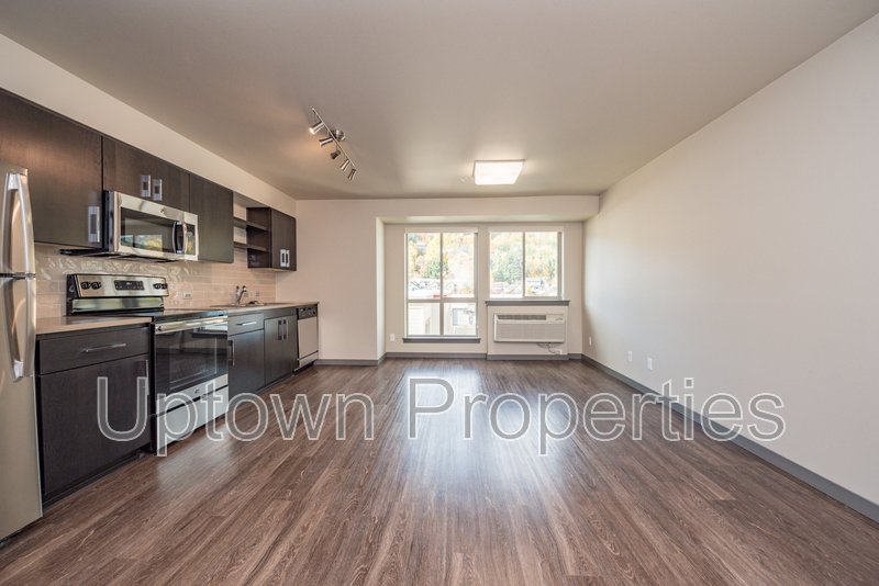Studio in Modern Complex Near Water at Willamette Park property image