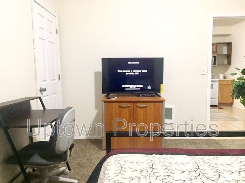 Large Studio Apartment in Central Hillsboro property image