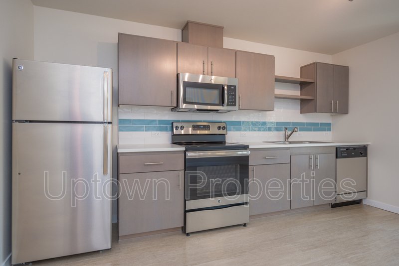 Studio in Modern Complex Near Water at Willamette Park property image