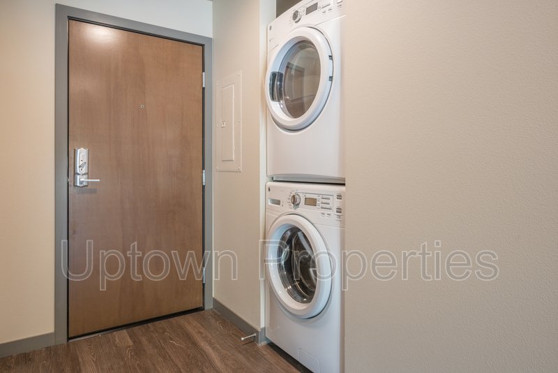 Studio in Modern Complex Near Water at Willamette Park property image