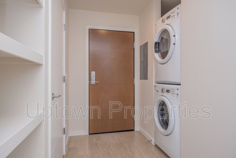 Studio in Modern Complex Near Water at Willamette Park property image