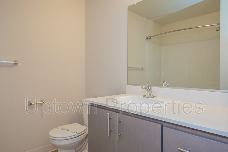 Studio in Modern Complex Near Water at Willamette Park property image