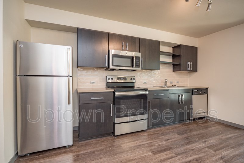 Studio in Modern Complex Near Water at Willamette Park property image