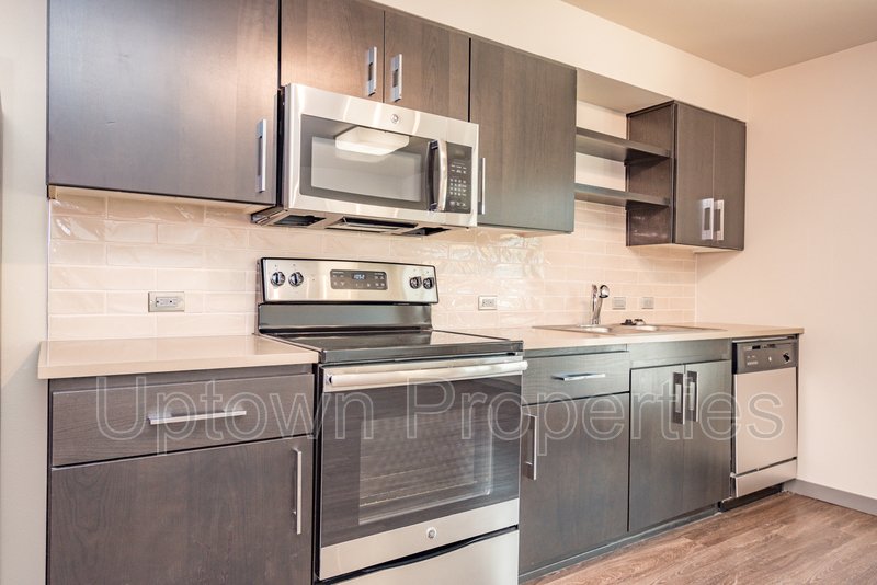 Studio in Modern Complex Near Water at Willamette Park property image