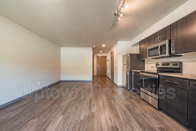 Studio in Modern Complex Near Water at Willamette Park property image