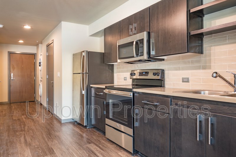 Studio in Modern Complex Near Water at Willamette Park property image