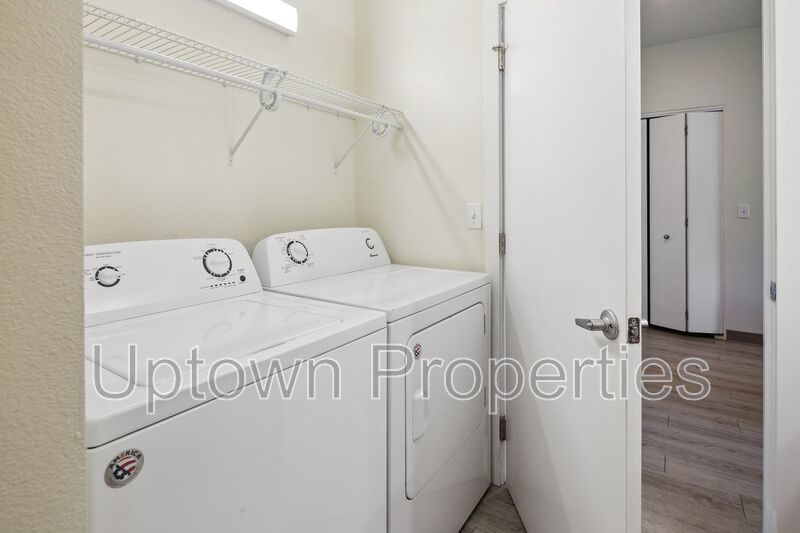 Mid-March Move-In for this Modern 1BD/1BTH 2nd floor apartment property image