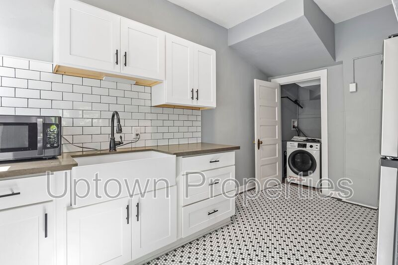 Cozy Studio Unit in Historic Belmont Craftsman Home property image