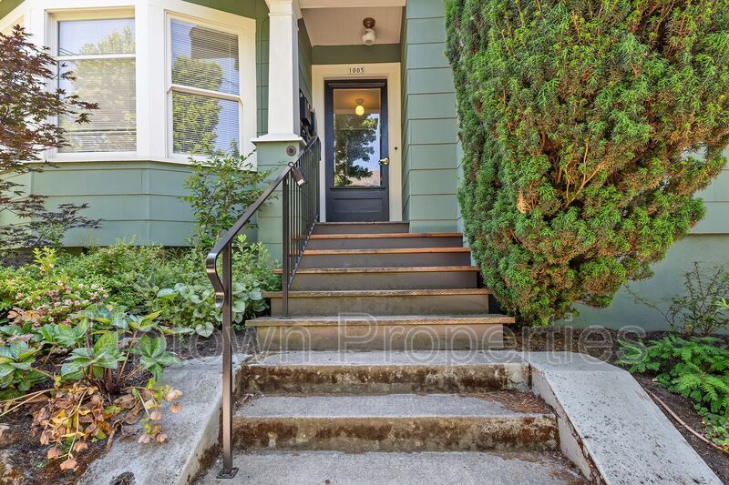 Cozy Studio Unit in Historic Belmont Craftsman Home property image