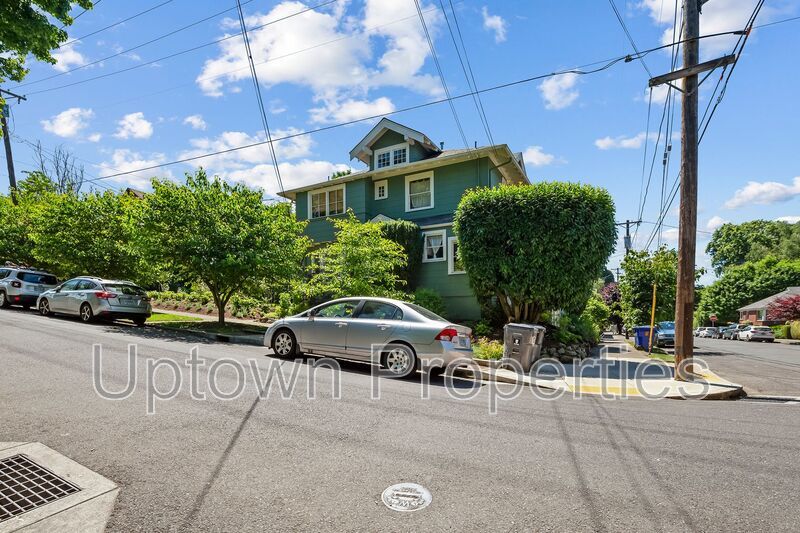 Cozy Studio Unit in Historic Belmont Craftsman Home property image