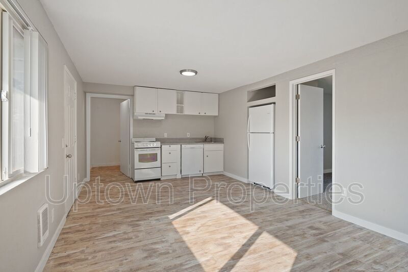 Updated 1 bed 1 bath + Parking Included + Laundry On Site + $500 Deposit** property image