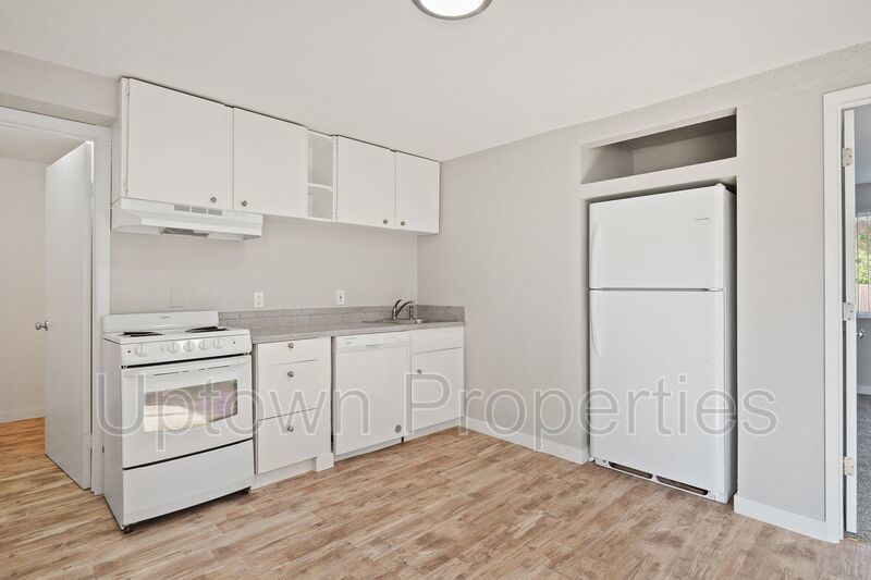 Updated 1 bed 1 bath + Parking Included + Laundry On Site + $500 Deposit** property image