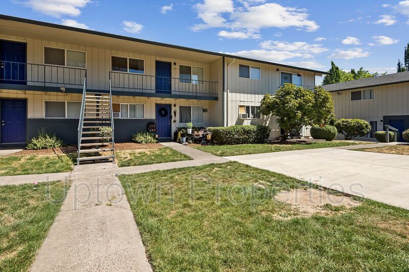 Updated 1 bed 1 bath + Parking Included + Laundry On Site + $500 Deposit** property image