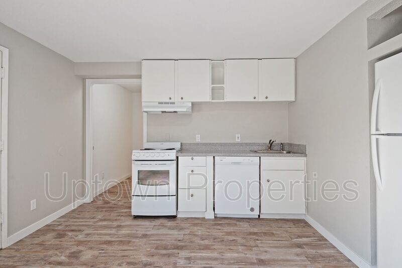 Updated 1 bed 1 bath + Parking Included + Laundry On Site + $500 Deposit** property image
