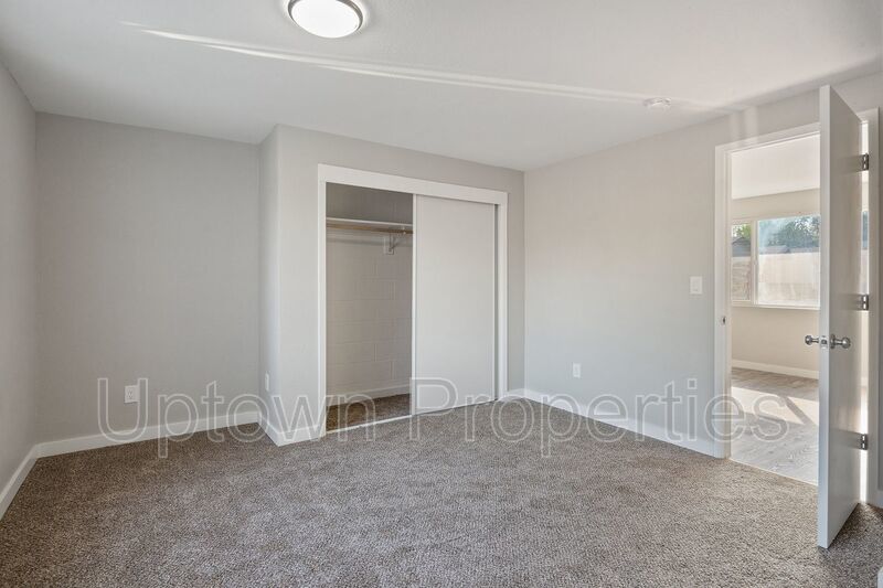 Updated 1 bed 1 bath + Parking Included + Laundry On Site + $500 Deposit** property image