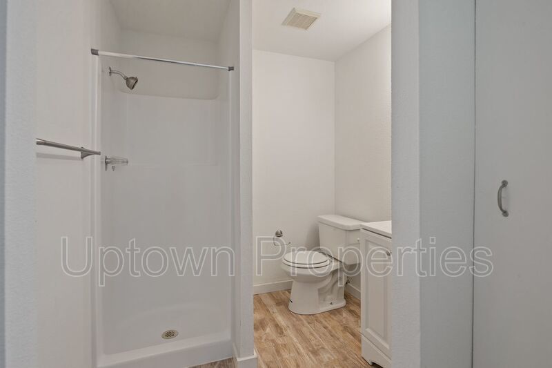 Updated 1 bed 1 bath + Parking Included + Laundry On Site + $500 Deposit** property image