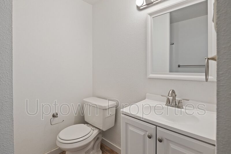Updated 1 bed 1 bath + Parking Included + Laundry On Site + $500 Deposit** property image