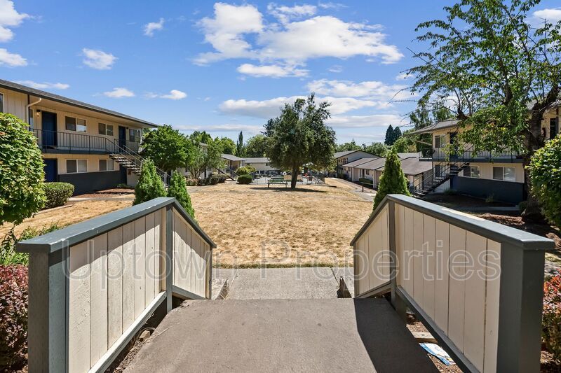 Updated 1 bed 1 bath + Parking Included + Laundry On Site + $500 Deposit** property image