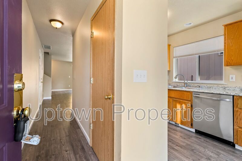 Charming 3BD/2.5BTH Duplex in Happy Valley property image