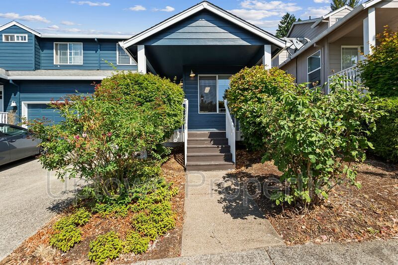 Charming 3BD/2.5BTH Duplex in Happy Valley property image