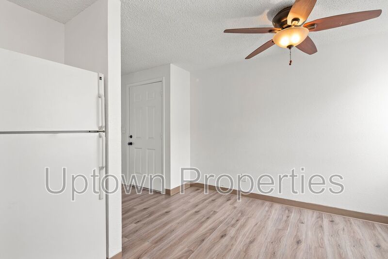 Ground Floor 2 Bed 1 Bath + Wood Floors + Assigned Parking + Large Patio property image