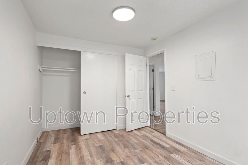 Ground Floor 2 Bed 1 Bath + Wood Floors + Assigned Parking + Large Patio property image