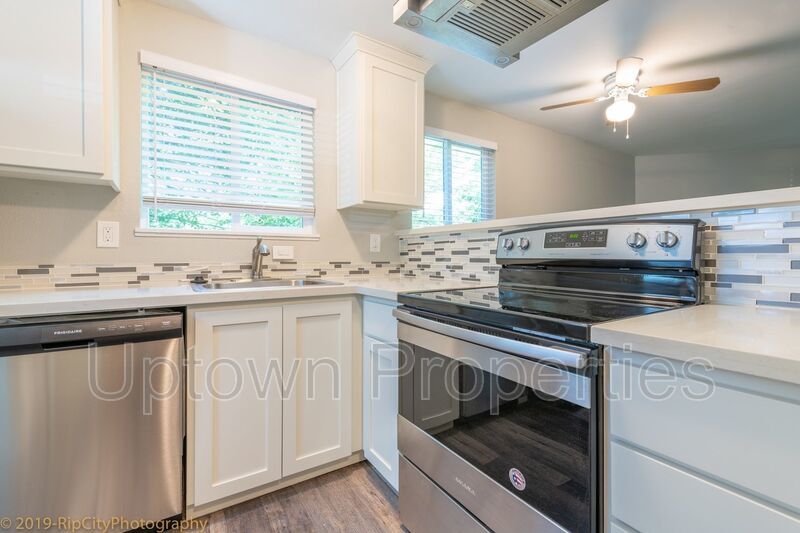 Available 2BR/1.5BATH in Creekside! **50% OFF November's rent! property image