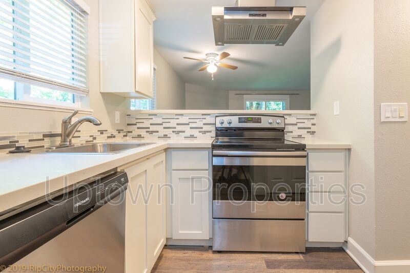 Available 2BR/1.5BATH in Creekside! **50% OFF November's rent! property image