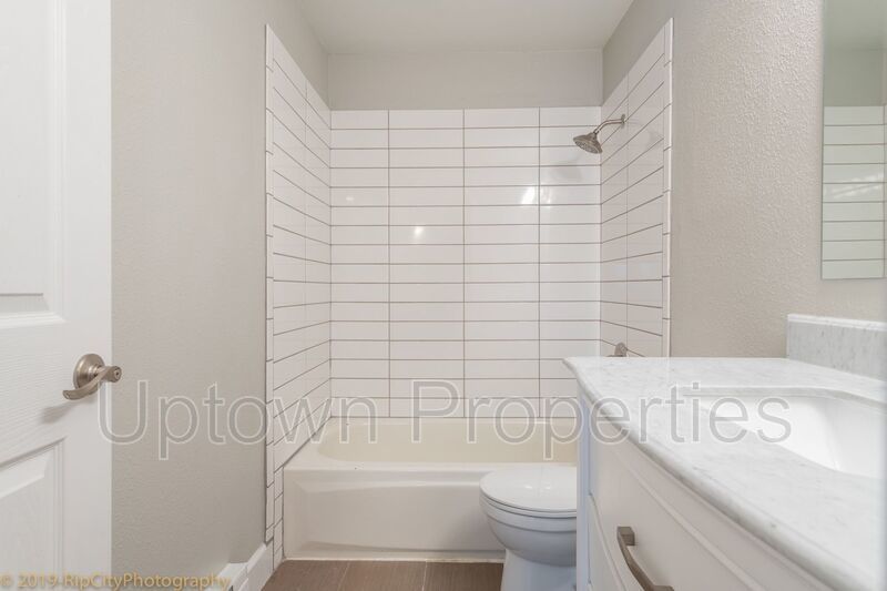 Available 2BR/1.5BATH in Creekside! **50% OFF November's rent! property image