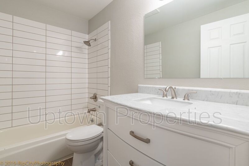 Available 2BR/1.5BATH in Creekside! **50% OFF November's rent! property image