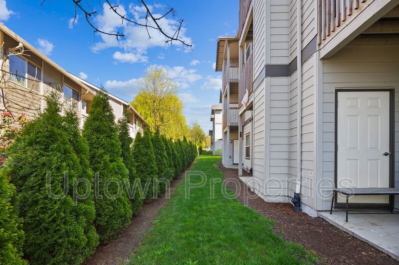 Modern 1BD/1BTH 2nd floor apartment - $500 off 1st month's rent property image