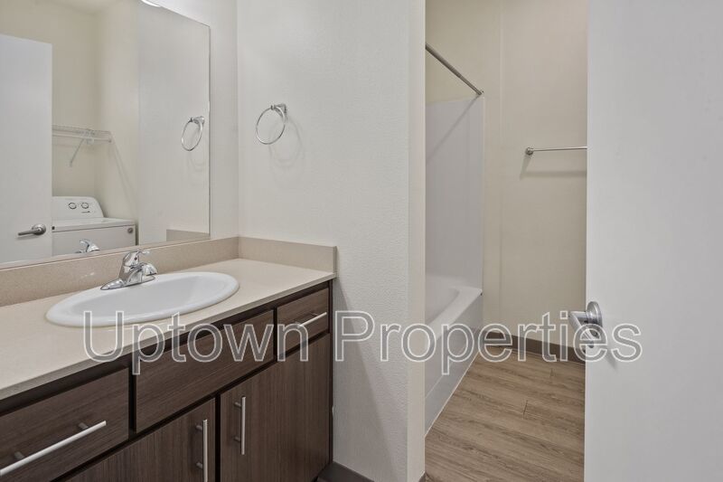 Modern 1BD/1BTH 2nd floor apartment - $500 off 1st month's rent property image