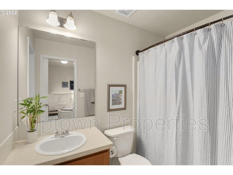 Available 2BD/2.5BATH Townhome in Desirable Fountain Court & Progress Ridge Area! property image