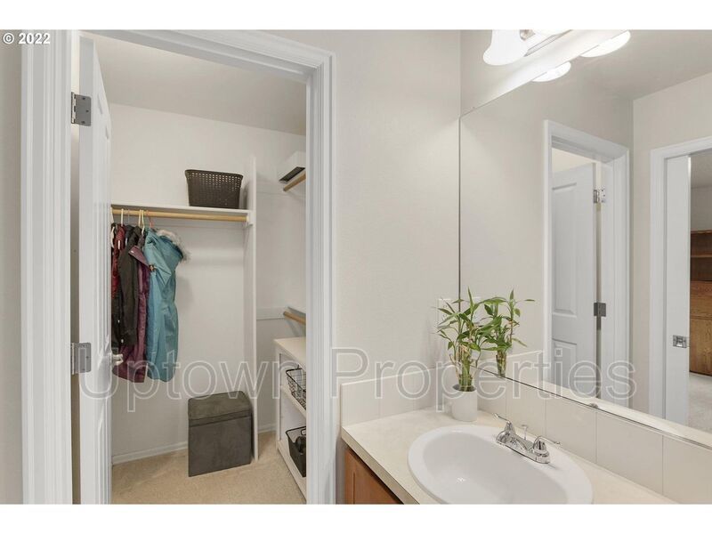 Available 2BD/2.5BATH Townhome in Desirable Fountain Court & Progress Ridge Area! property image