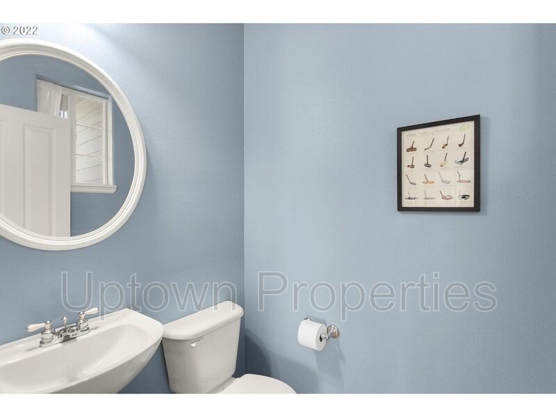 Available 2BD/2.5BATH Townhome in Desirable Fountain Court & Progress Ridge Area! property image