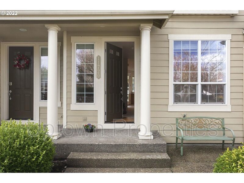 Available 2BD/2.5BATH Townhome in Desirable Fountain Court & Progress Ridge Area! property image