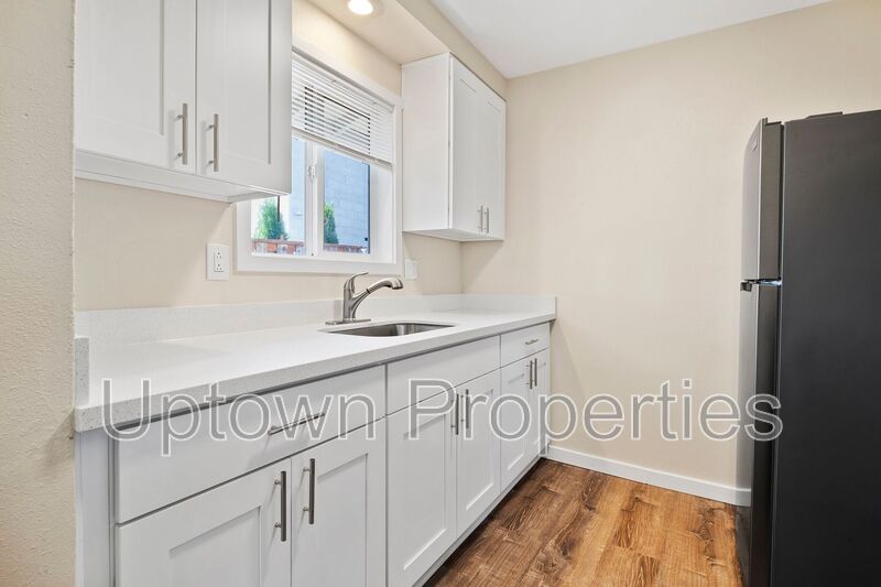 Available 2BD/1BTH apartment in Midland Manor! **$300 OFF first 4 month's rent!** property image