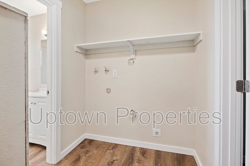 Available 2BD/1BTH apartment in Midland Manor! **$300 OFF first 4 month's rent!** property image