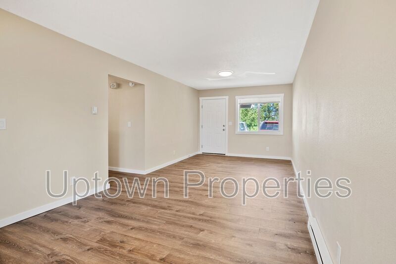Available 1BD/1BTH Apartment in Midland Manor! **$300 OFF first 4 month's rent!** property image